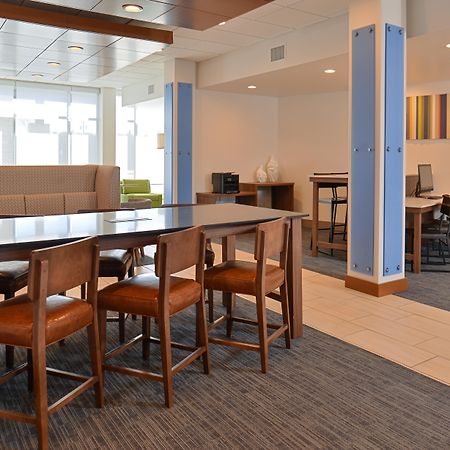 Holiday Inn Express & Suites Farmington Hills - Detroit By Ihg Kültér fotó